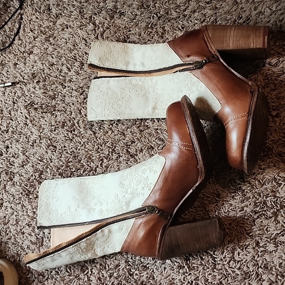 Oaktree farms brown and cream lace boots - Picture 2 of 5